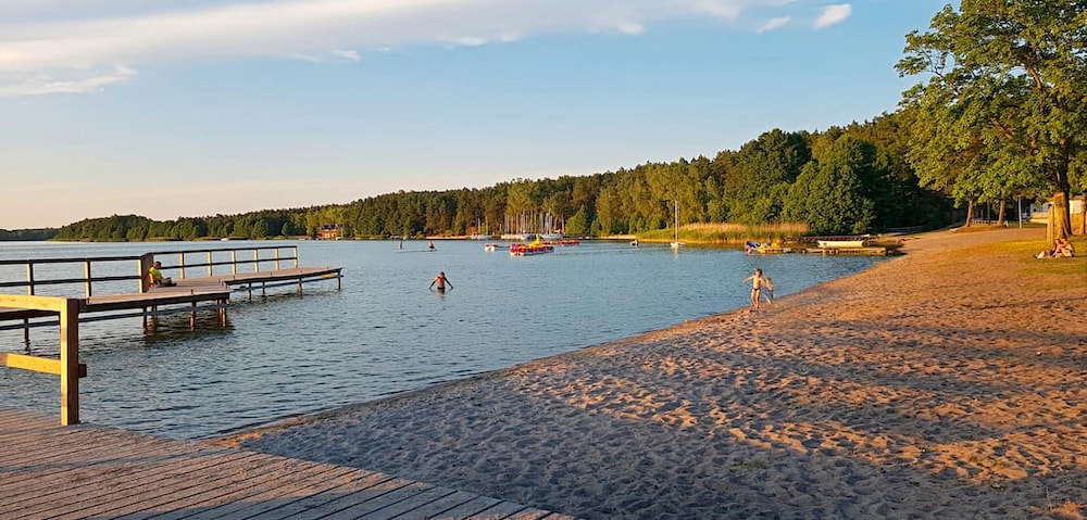 Plaża nad jeziorem Wdzydze w Borsku na Kaszubach