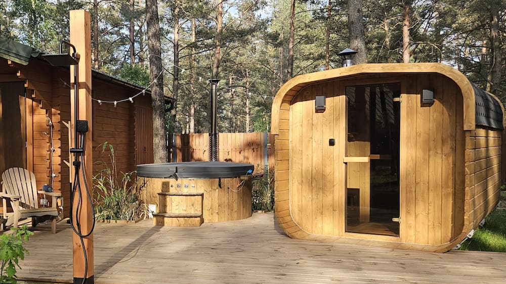 Strefa relaksu sauna i balia w domkach Borsk Kaszuby